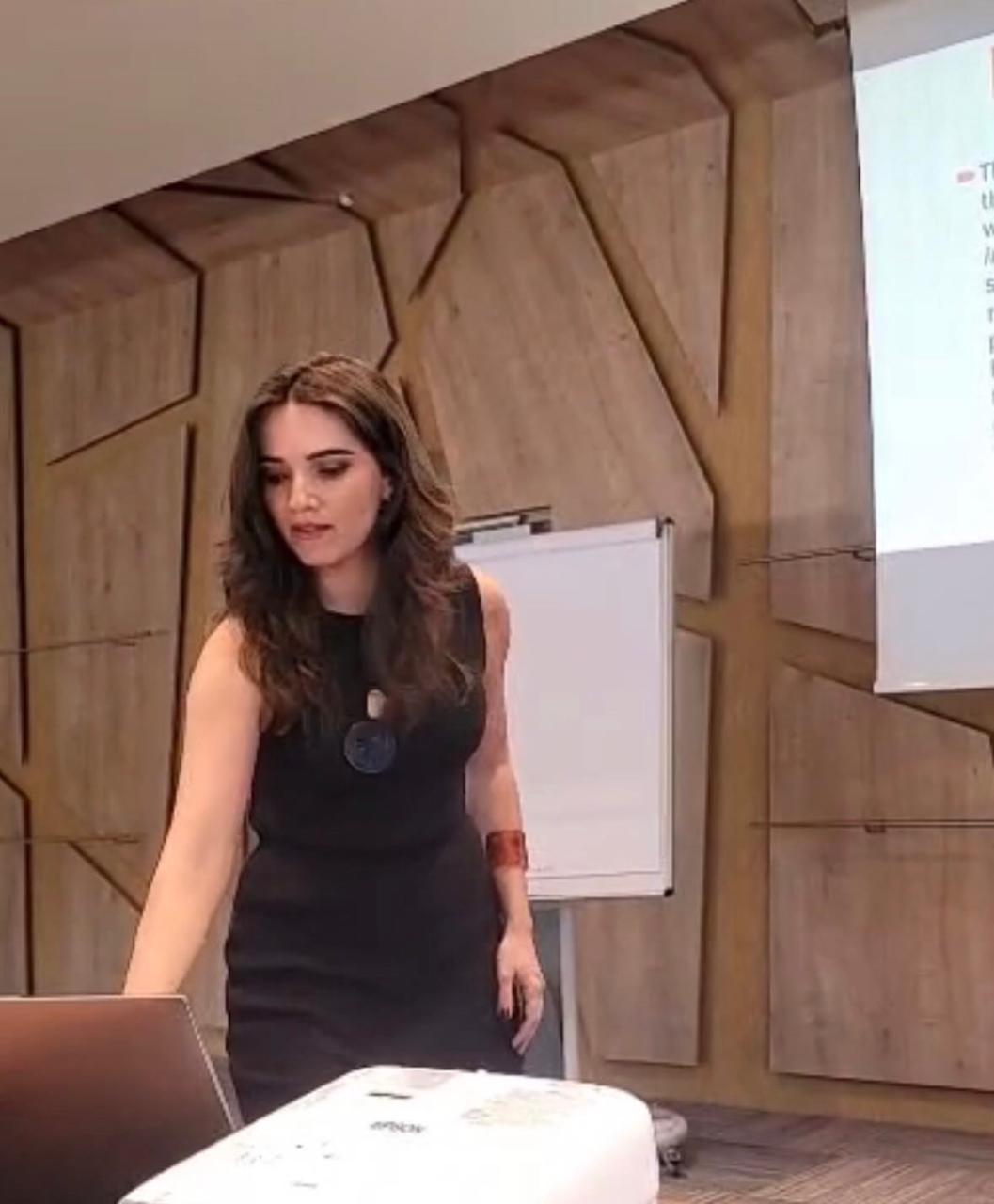 Apresentação internacional em Budapeste - Larissa Leão